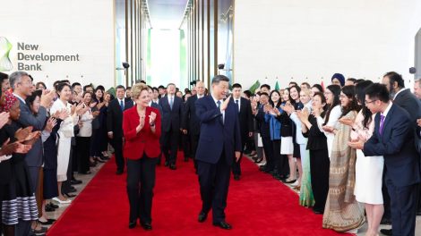 Xi Jinping encontra com Dilma Rousseff em visita ao Novo Banco de Desenvolvimento