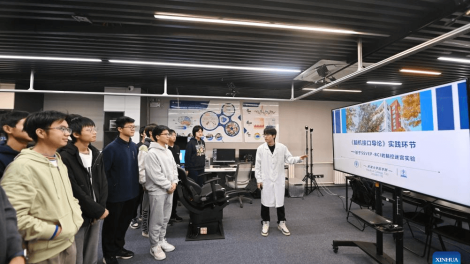 China avança em tecnologia de interface cérebro-computador com foco em reabilitação e inovação médica