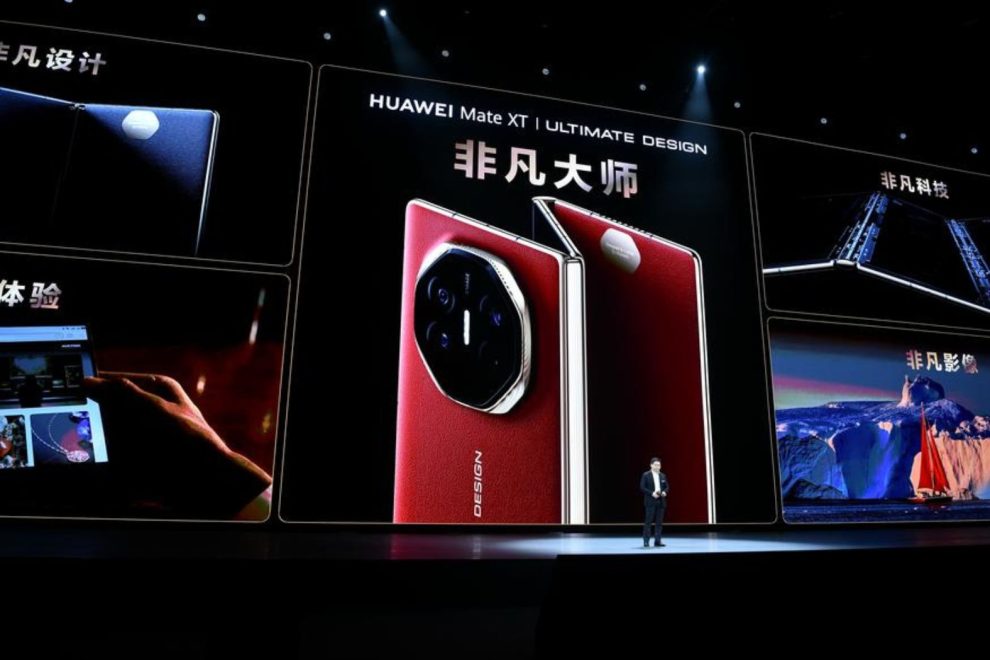 Huawei Mate XTs