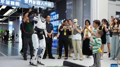 Robôs humanoides idosos