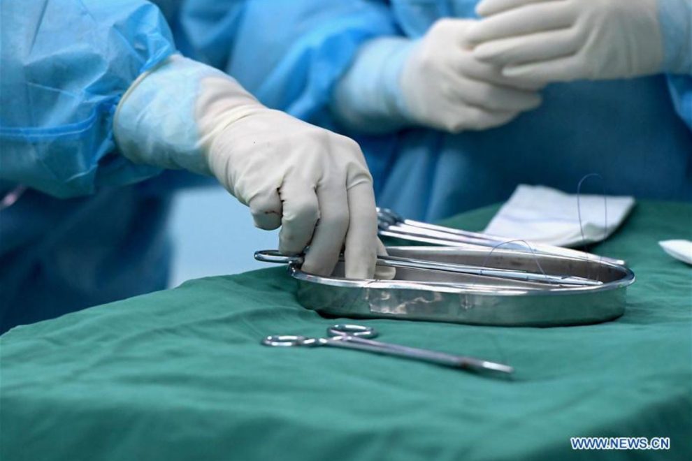 Bebê cirurgia robótica