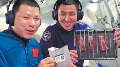 Astronautas chineses no espaço