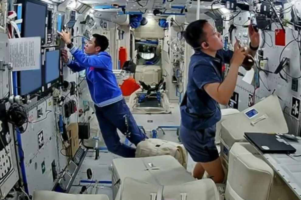 Astronautas baterias de íon-lítio