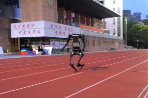 Robô chinês 100 metros