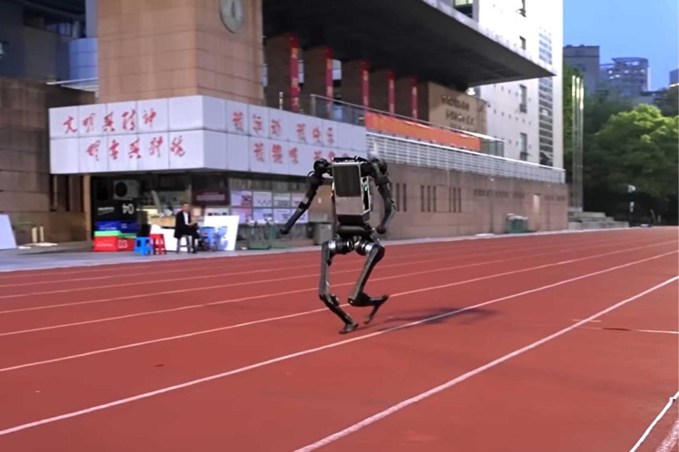 Robô chinês 100 metros