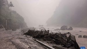 Deslizamento Nepal e China