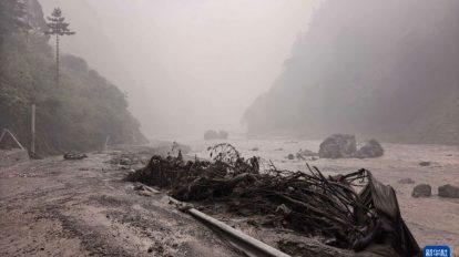 Deslizamento Nepal e China