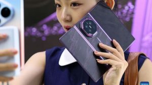 Huawei dobra em três partes
