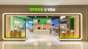 Crocs banhado a ouro