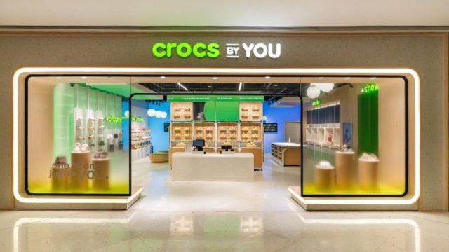 Crocs banhado a ouro