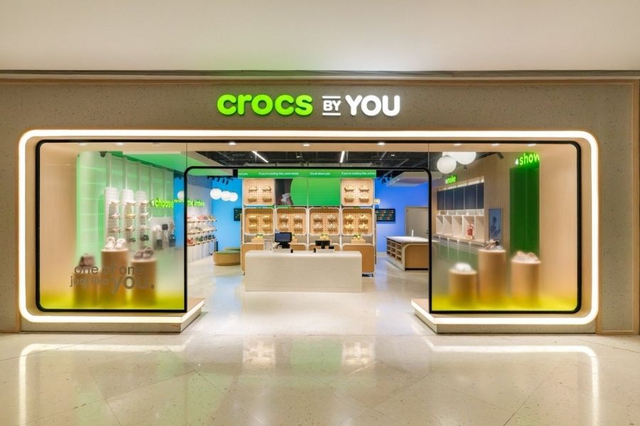 Crocs banhado a ouro